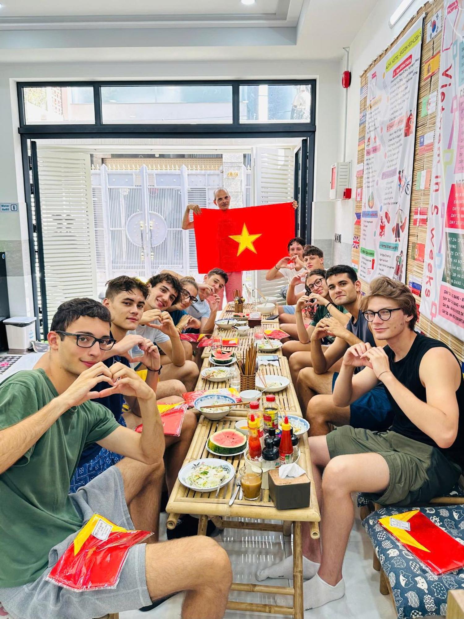 Aloha Saigon Premium Hostel By Local Travel Experts - Newly Opened, Less-Touristy Location, Spacious Rooms, Glass Shower Bathroom, Free Breakfast & Walking Tour Hô Chi Minh-Ville Extérieur photo